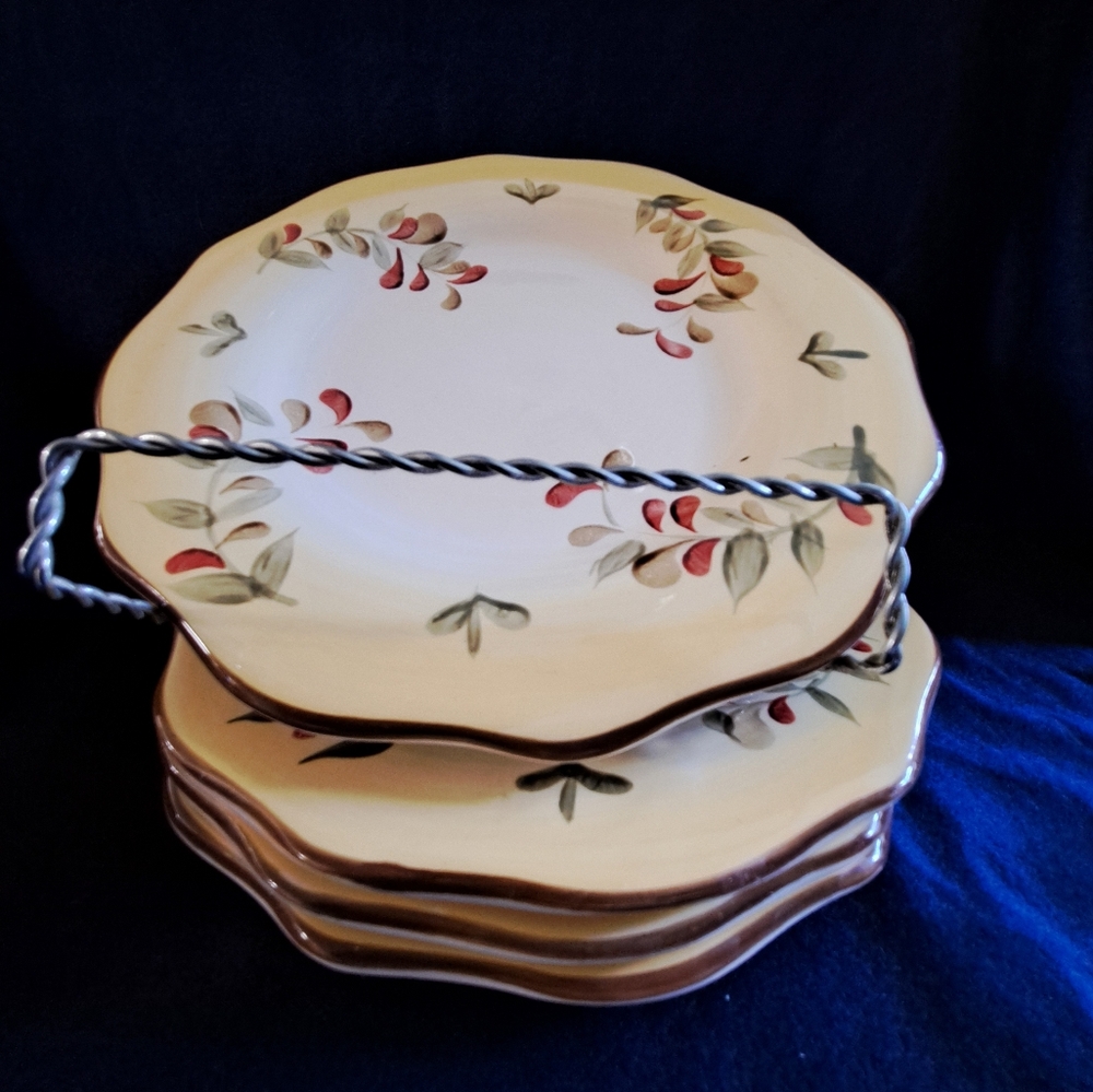 4 Tuscan Retreat Salad/Dessert/Appetizer Plates